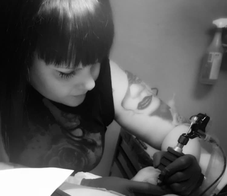 Leah has become a great tattoo artist under the apprenticeship of Jared.